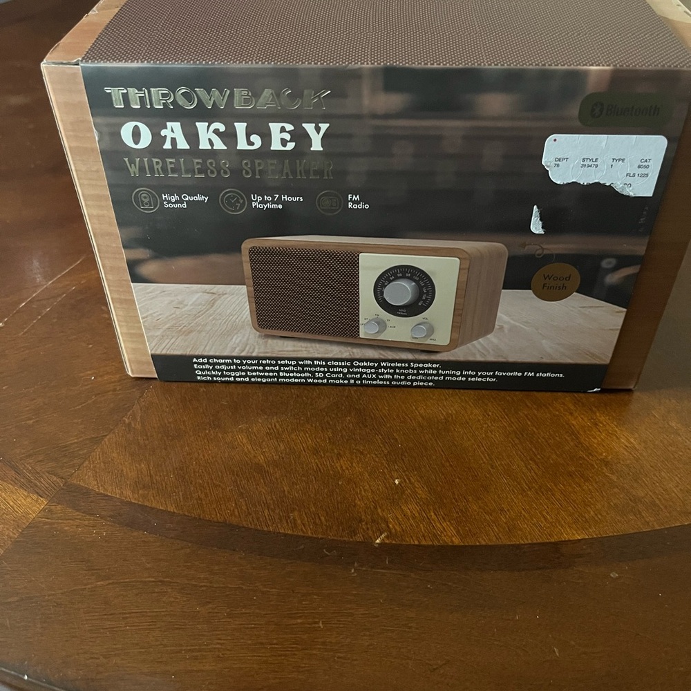 Oakley Throwback Wireless Speaker - Brown and Cream Wood Finish